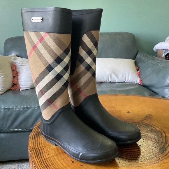 Burberry Women's Clemence Signature Check Rain Boots EU 38 US 7.5/8 Women’s